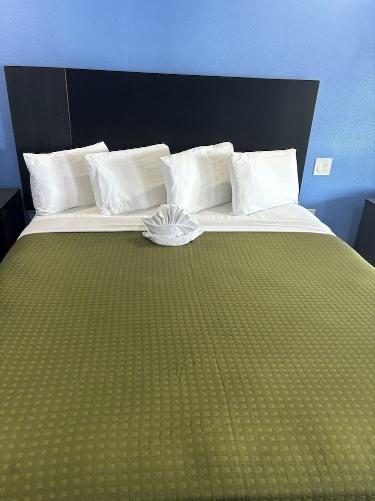 Monterey Fireplace Inn