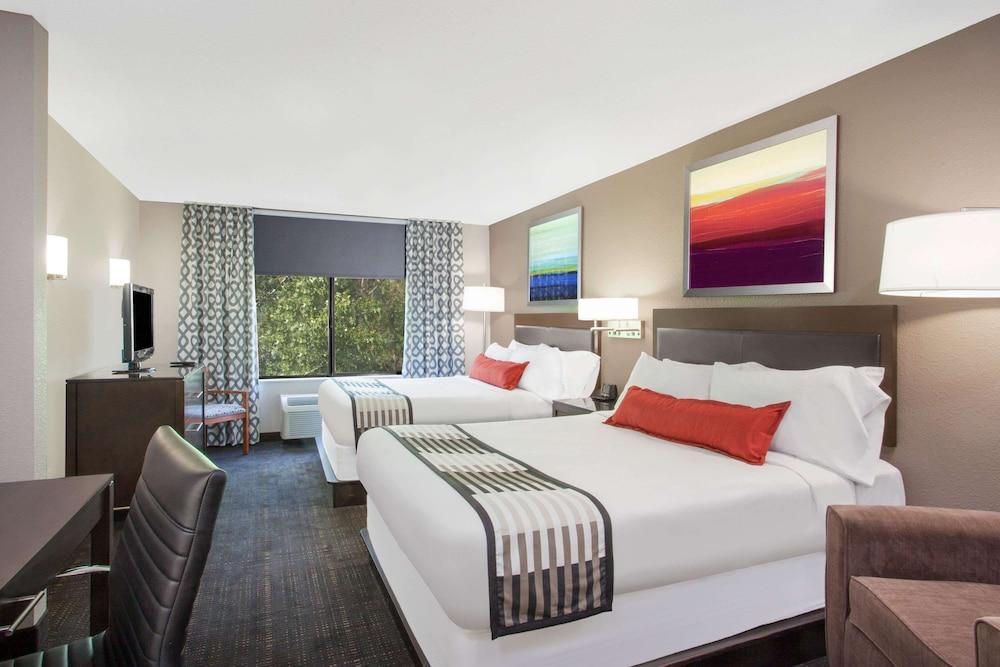 Wingate by Wyndham - Columbia