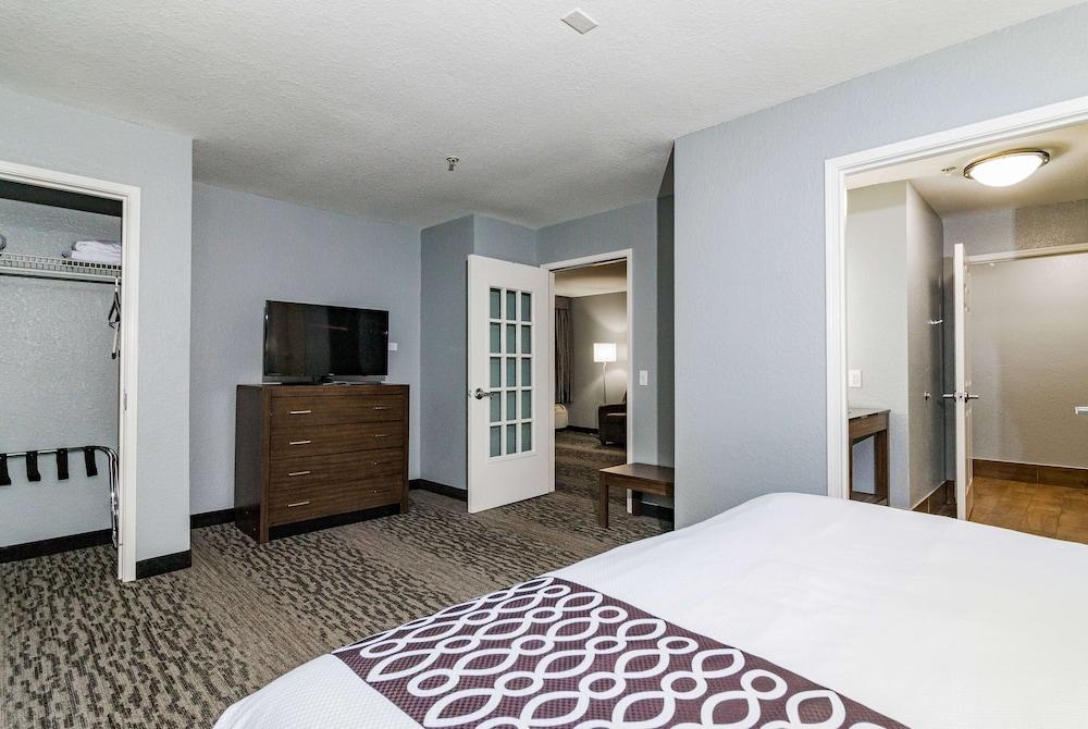 La Quinta Inn & Suites by Wyndham Tomball