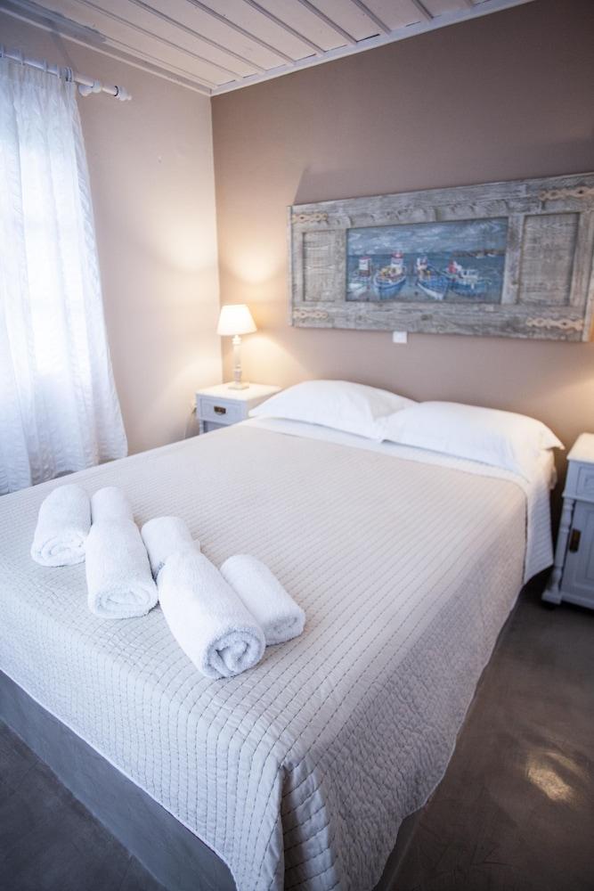 Porto Koundouros Villas