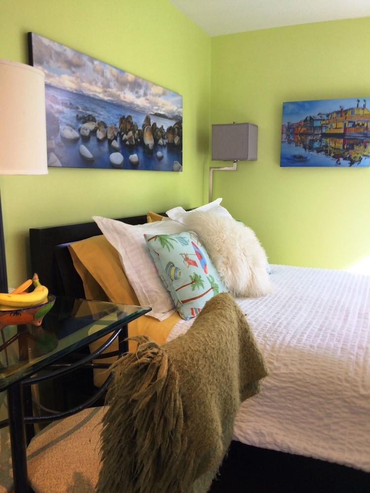 A Float Home B&B in Fisherman’s Wharf