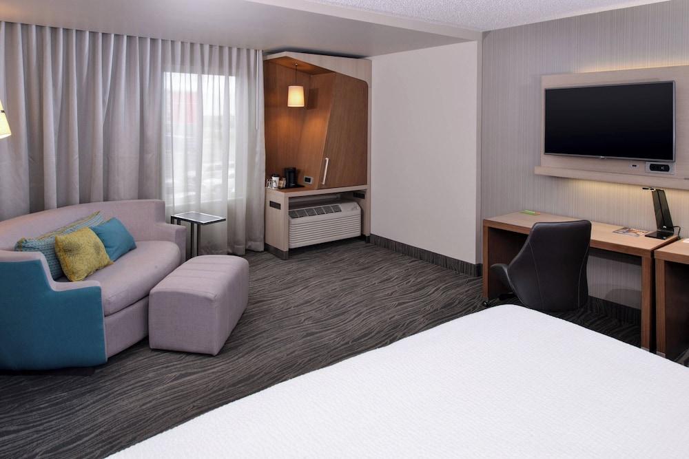 Courtyard by Marriott Saskatoon Airport