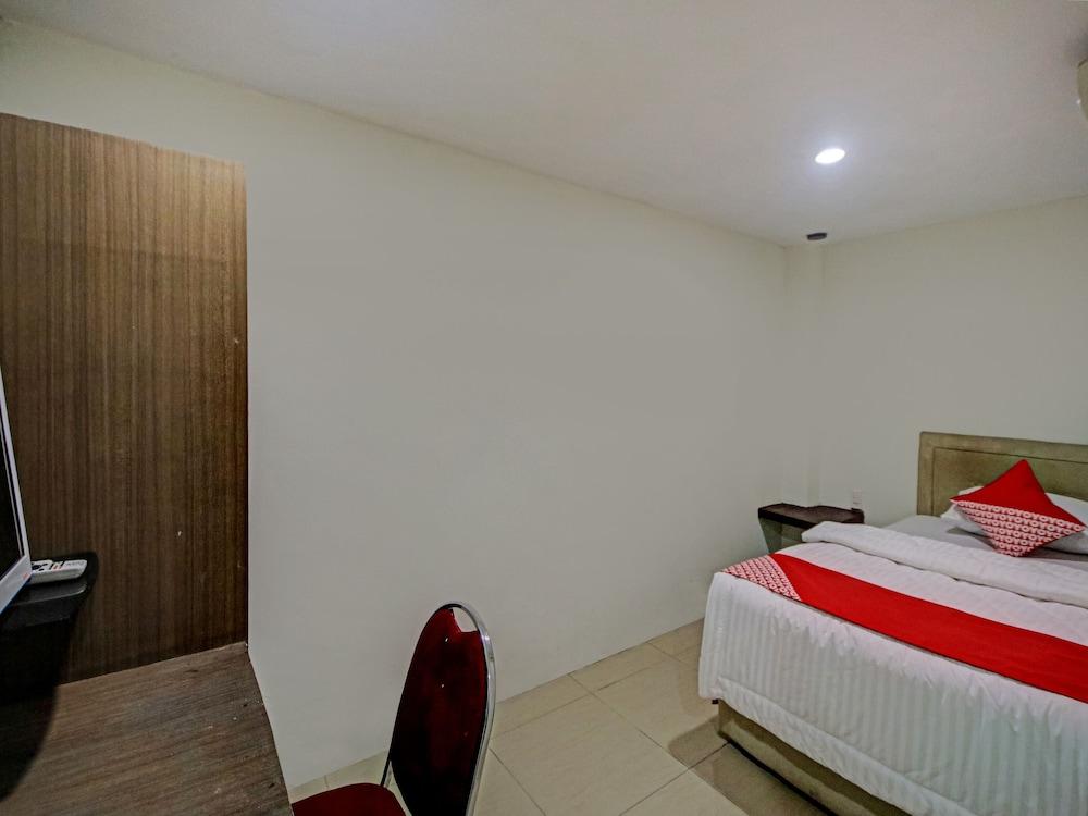 OYO 2574 Z Suites Hotel