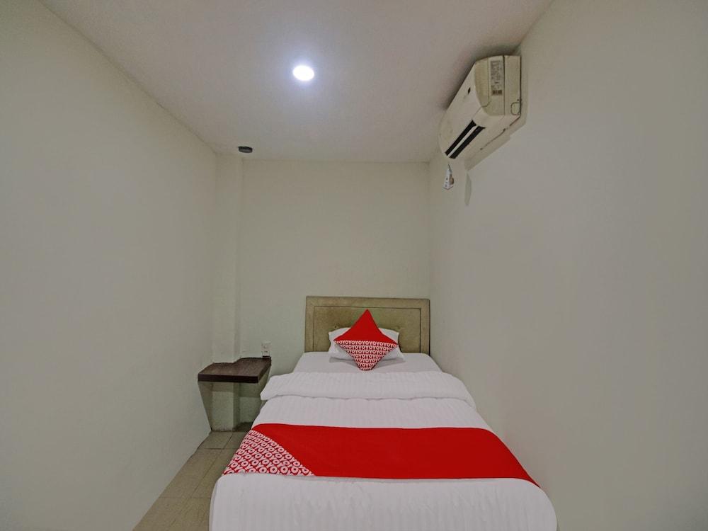 OYO 2574 Z Suites Hotel