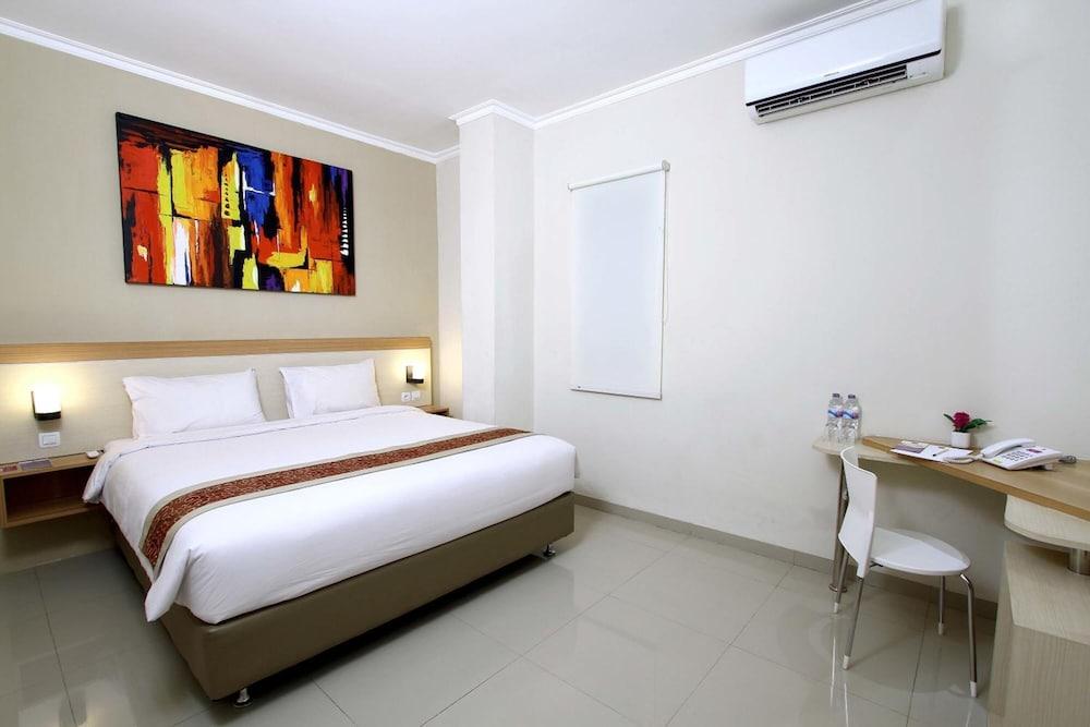 Laxston Hotel by Front One