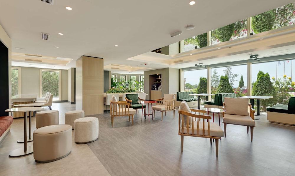 DoubleTree by Hilton Hotel Van