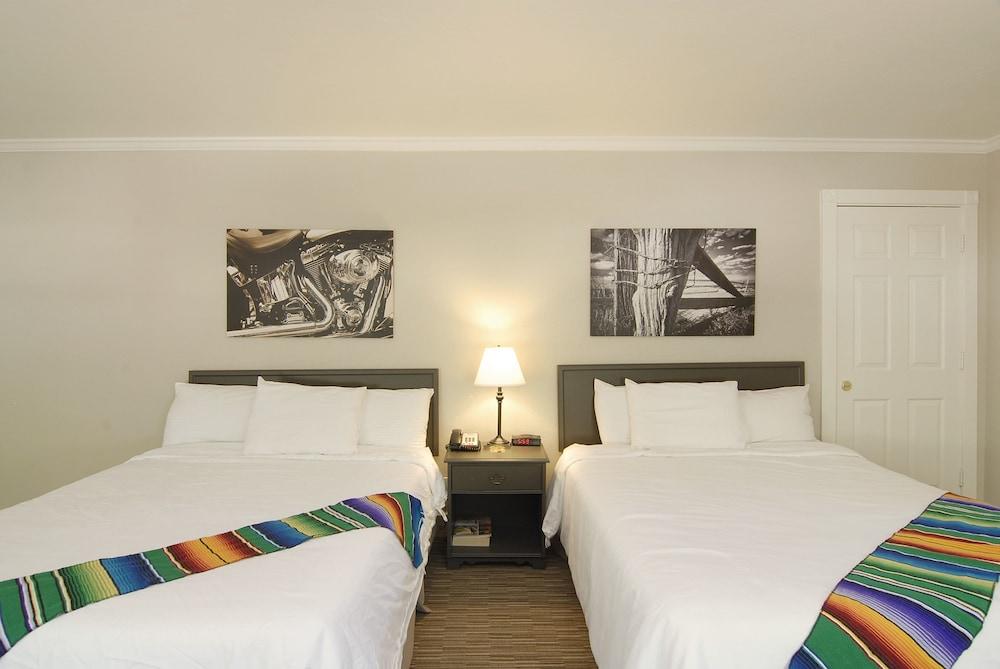 Palm Canyon Hotel & RV Resort