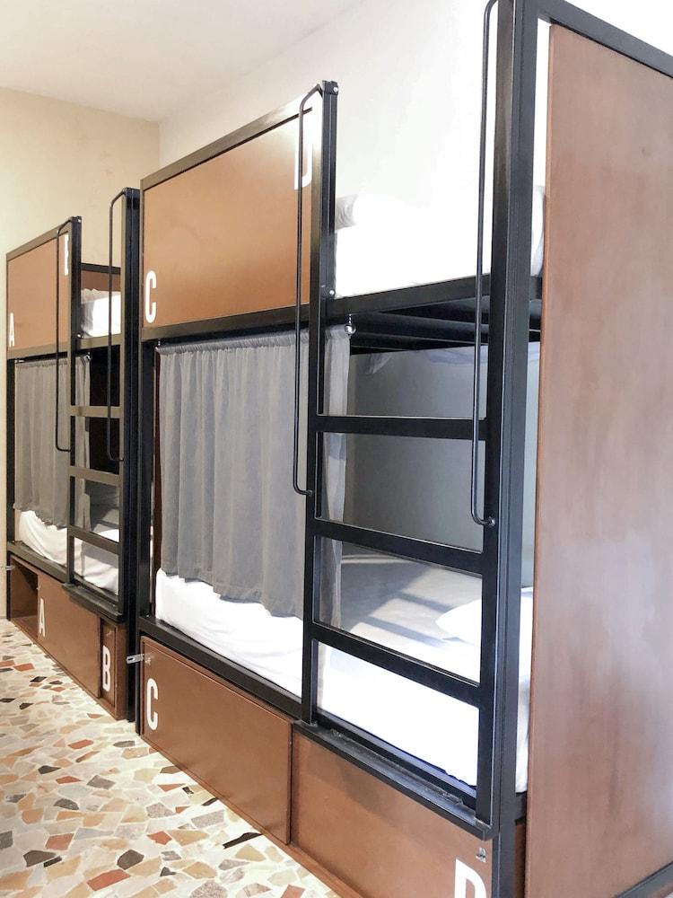 Siesta Fiesta Hotel & Hostel