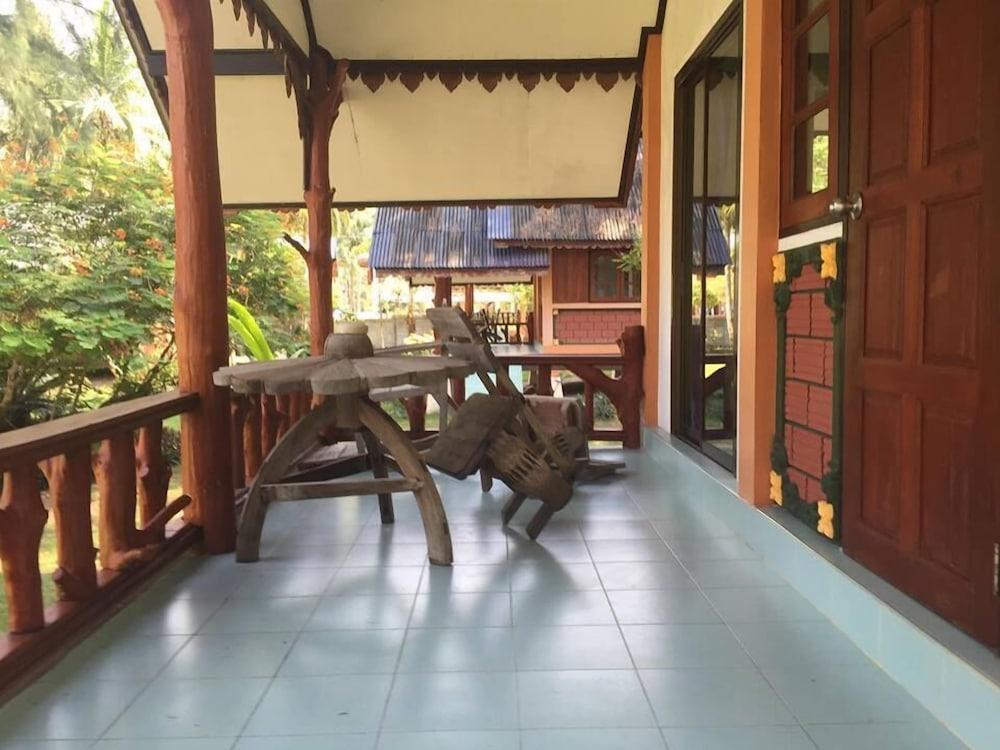 Chaloklum Bay Resort