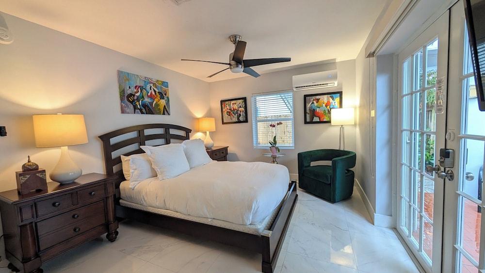 Inn On The Drive ( Adults Only)