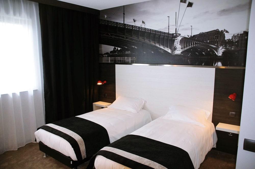 Hôtel des Lumières Lyon Meyzieu Arena Stadium