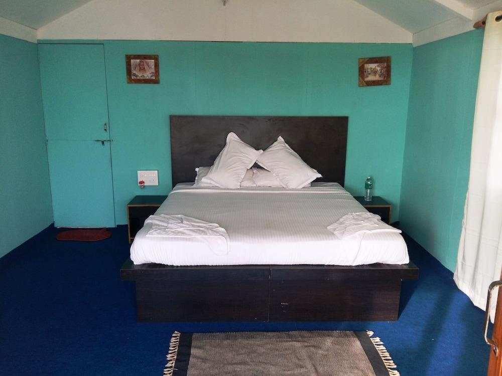 Neptune Point Hill Cottages