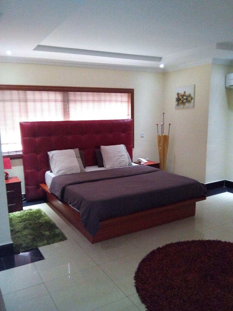 Marshal Suites Luxury Apartments