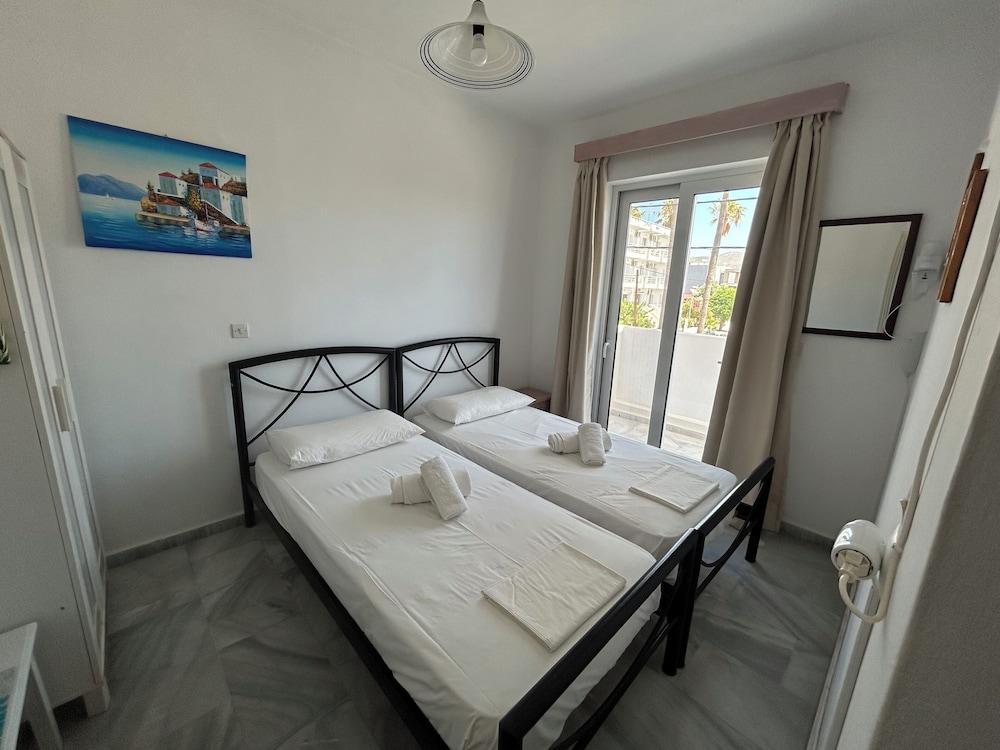 Kaloxenia Apartments