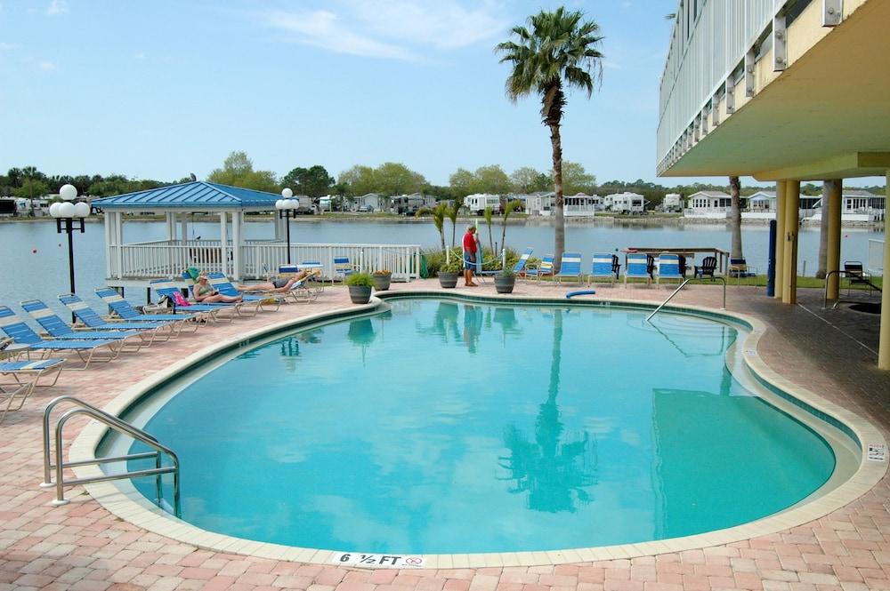 Winter Quarters Encore Manatee RV Resort