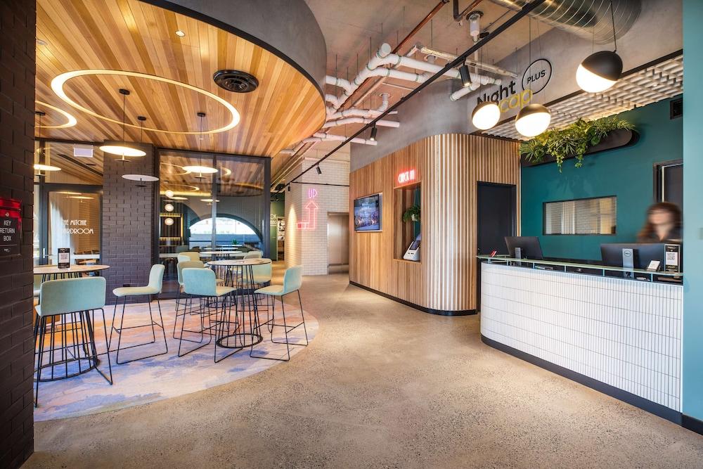 Nightelier Mitchelton The Brook