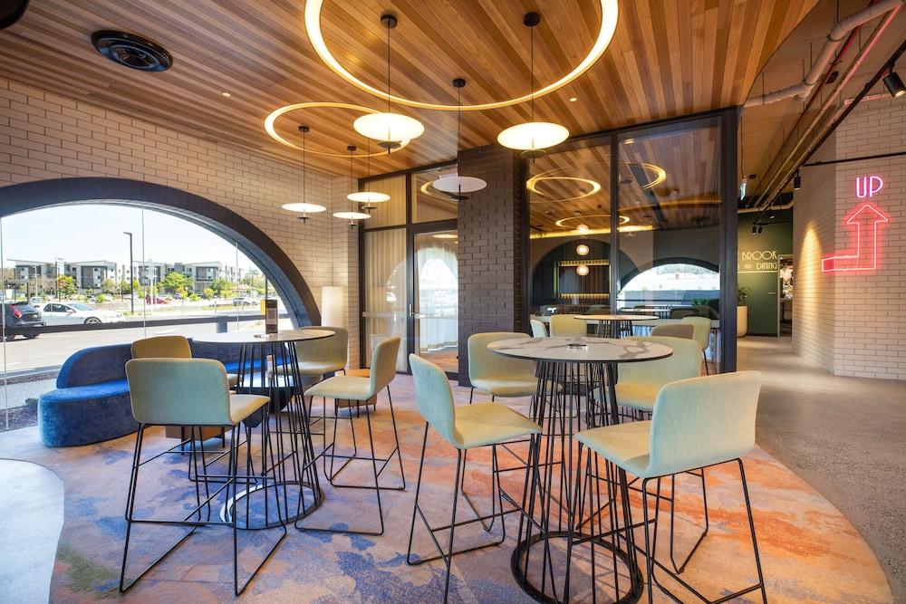 Nightelier Mitchelton The Brook