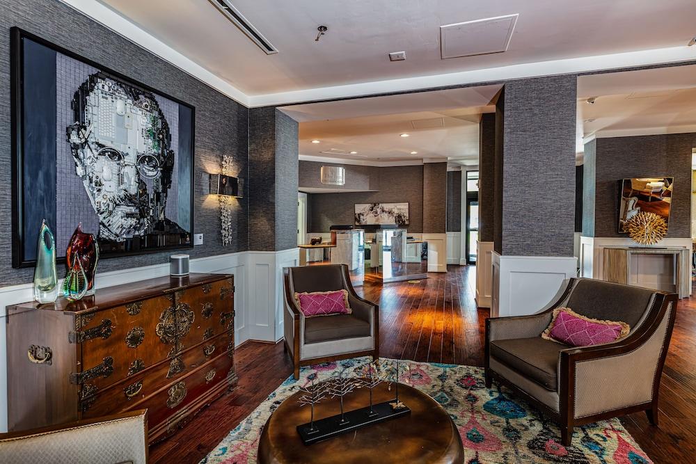 The Inn at the Crossroads