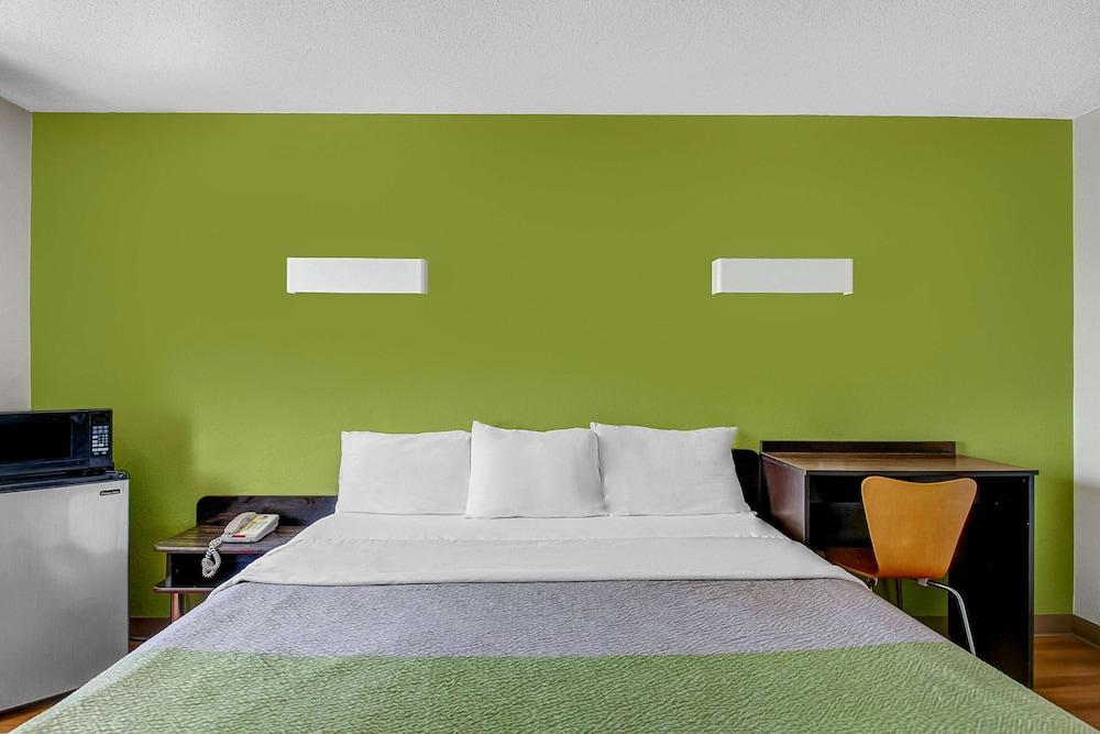 Motel 6 Charles Town, WV