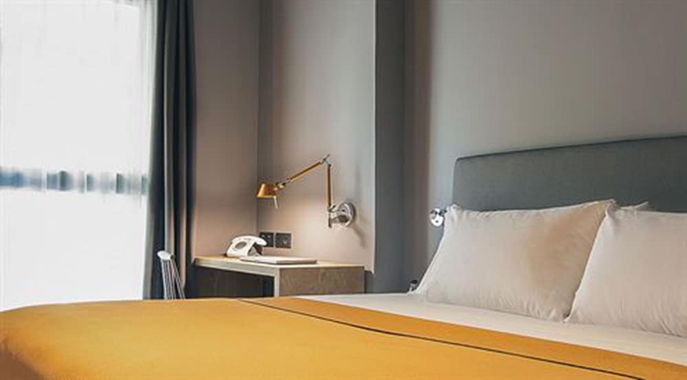 Yurbban Trafalgar Hotel