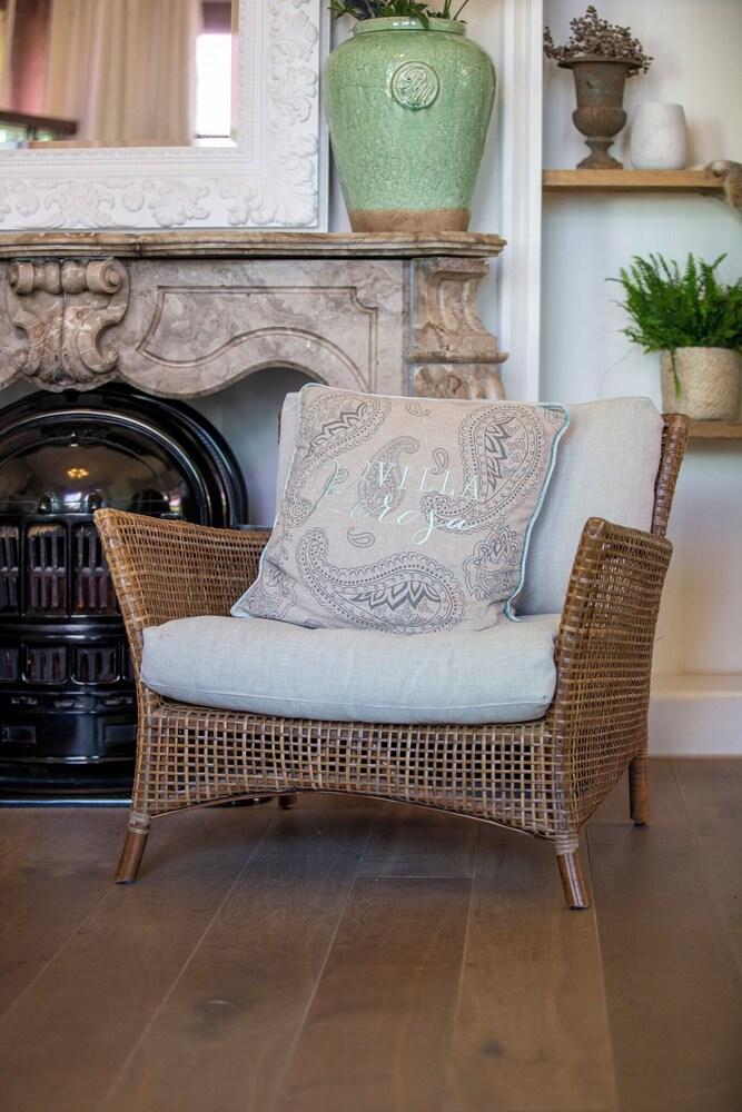 Zenzez Hotel & Lounge