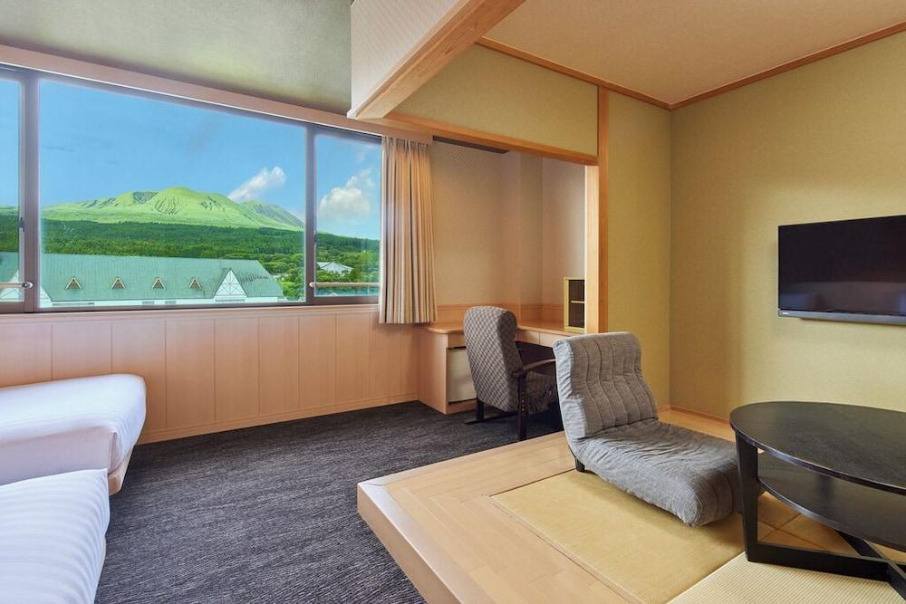 Kamenoi Hotel Aso Park Resort