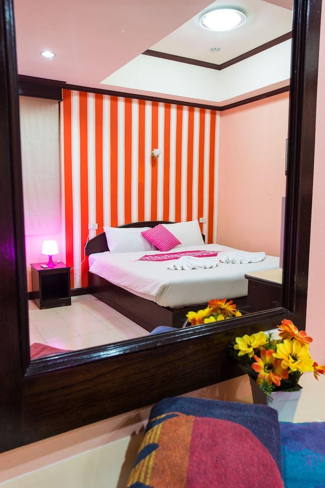 Hotel Grand Orchid Inn