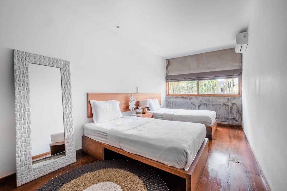 Jimbaran Balangan BeachFront Villa Nakar