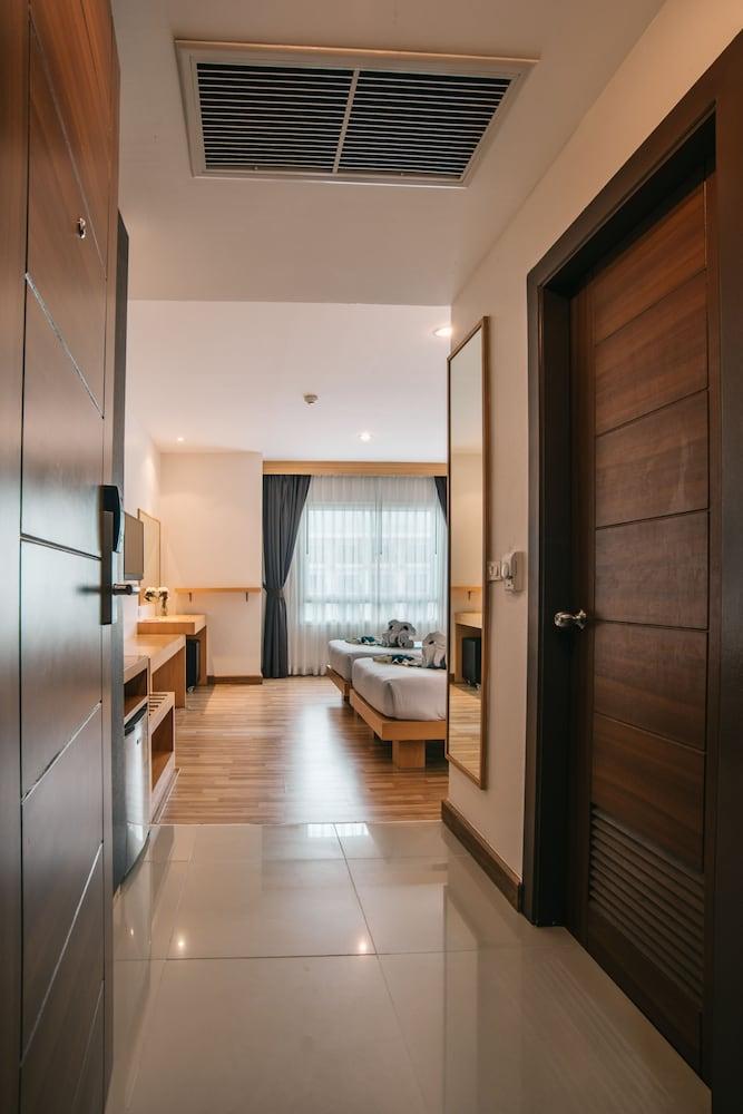 iCheck inn Central Patong