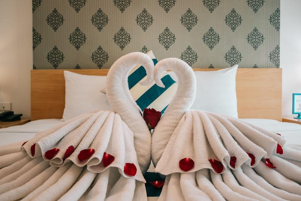 iCheck inn Central Patong