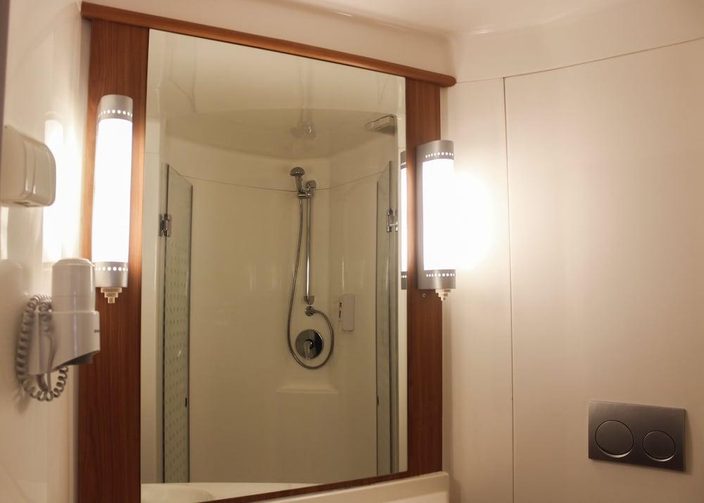 ibis Makassar City Center