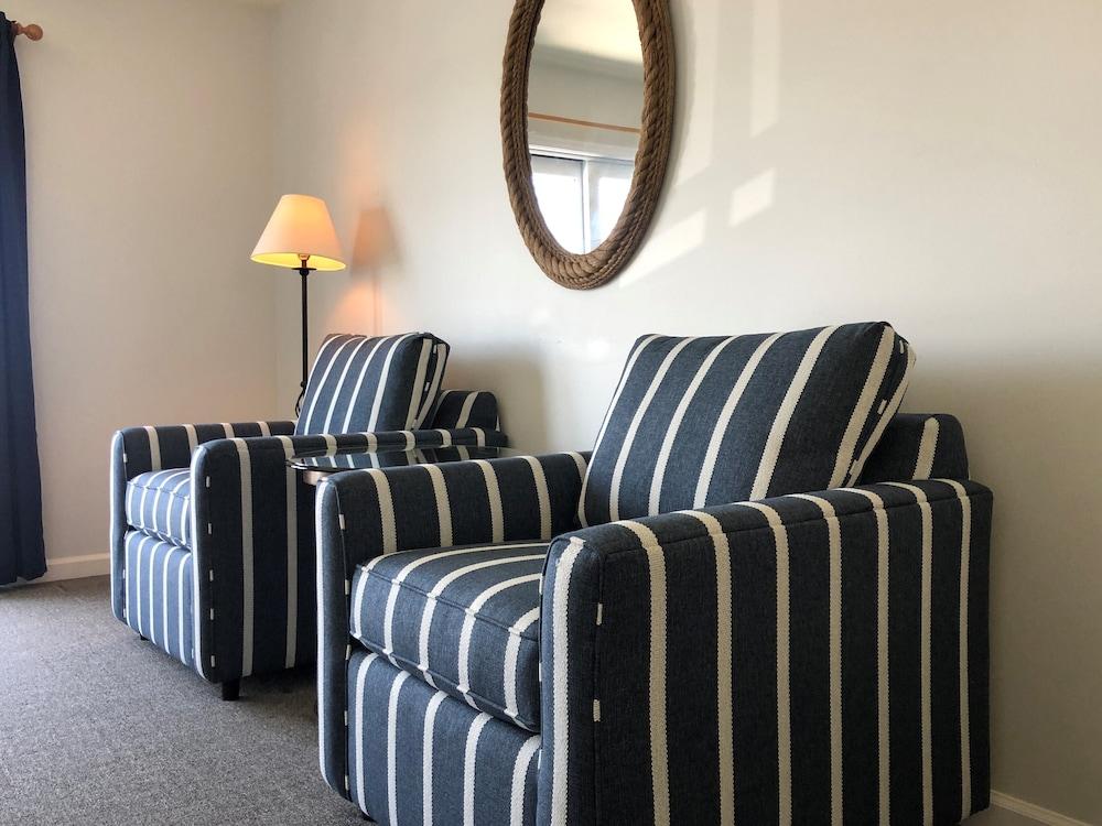 Knapps Narrows Marina & Inn