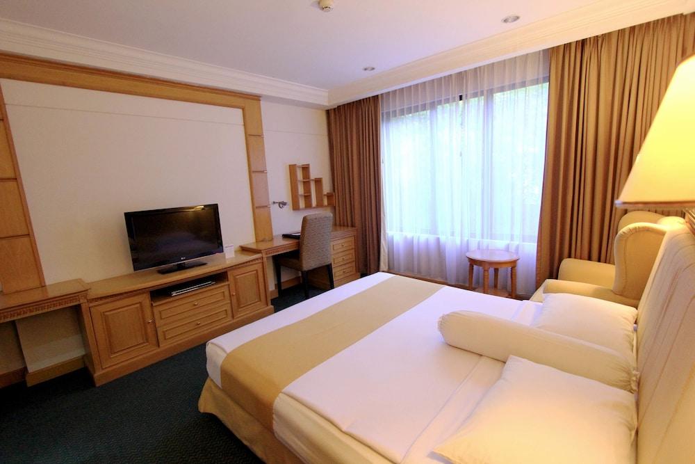 Harmoni Suites Hotel