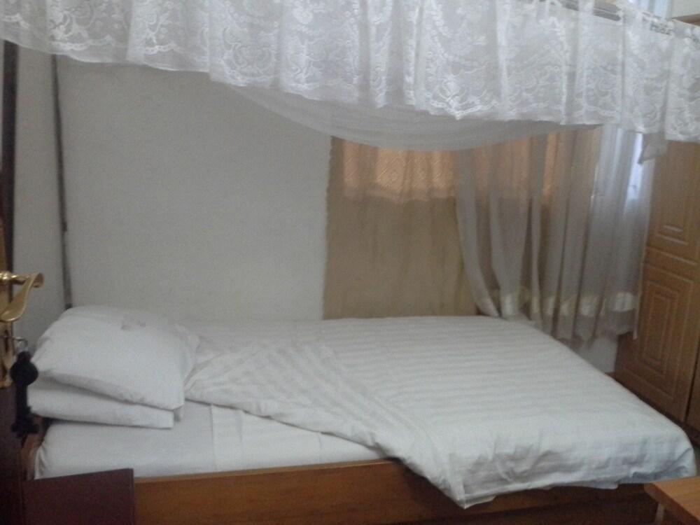 Fine Travellers Hotel