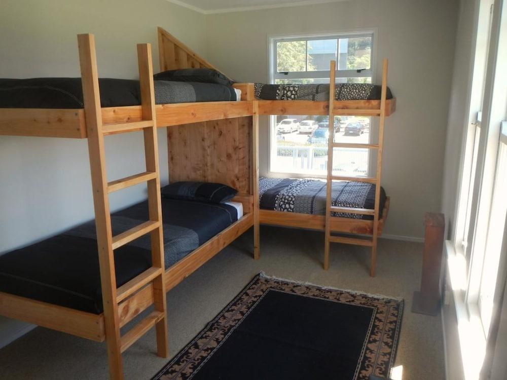 The Dwellington - Hostel