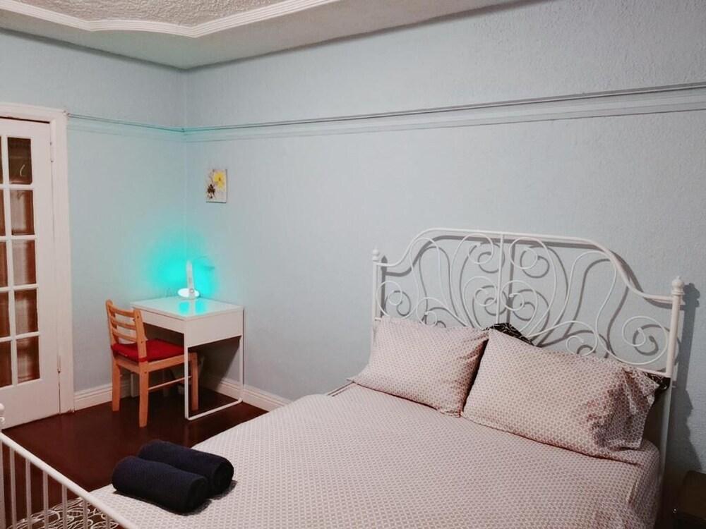 Kensington Market House