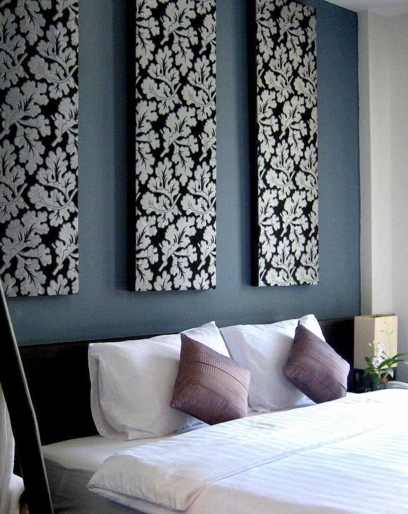 296 The Radtanaiya Residence