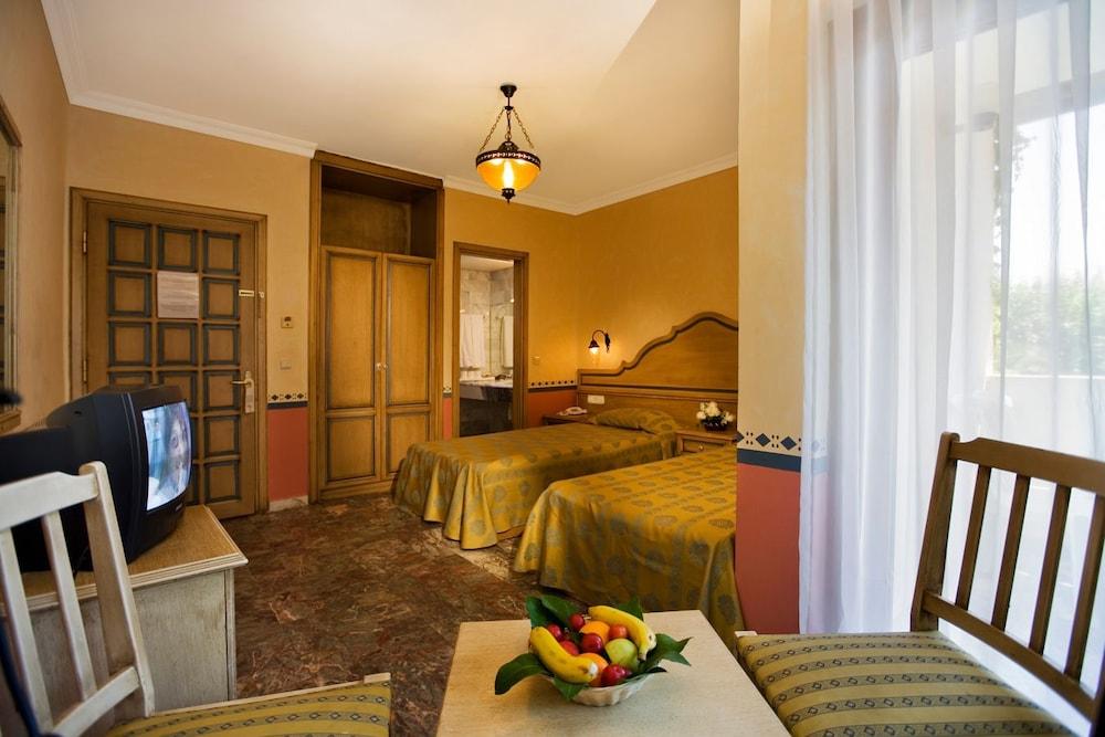 Larissa Akman Çamyuva - All Inclusive