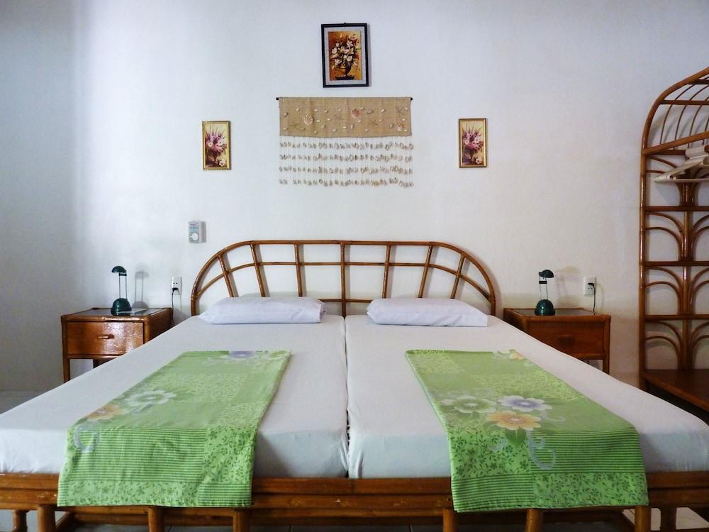 Marcosas Cottage Resort