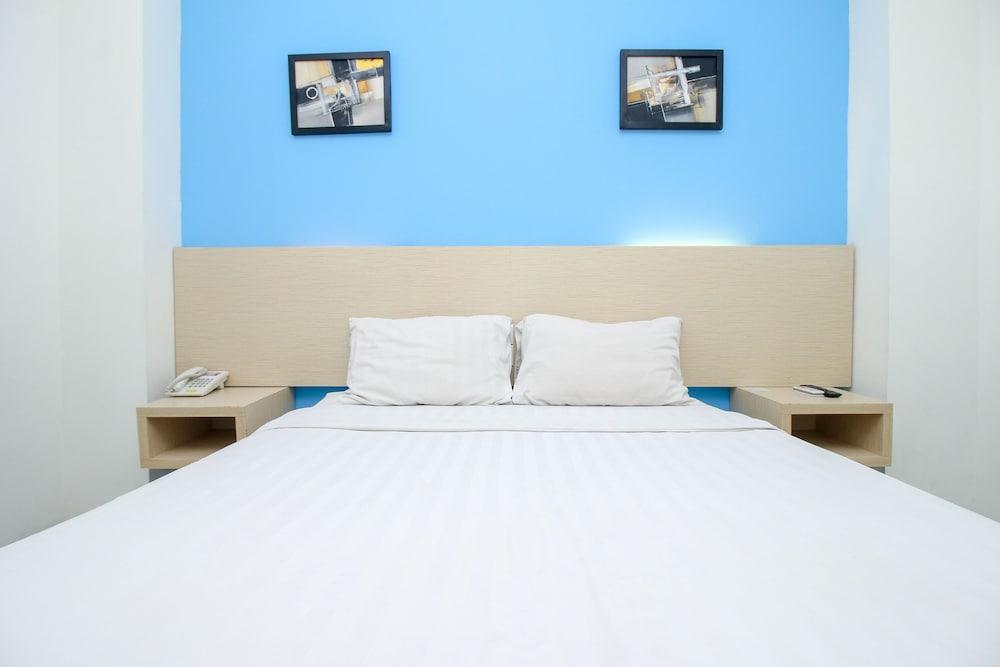 Pratama Hotel and Convention