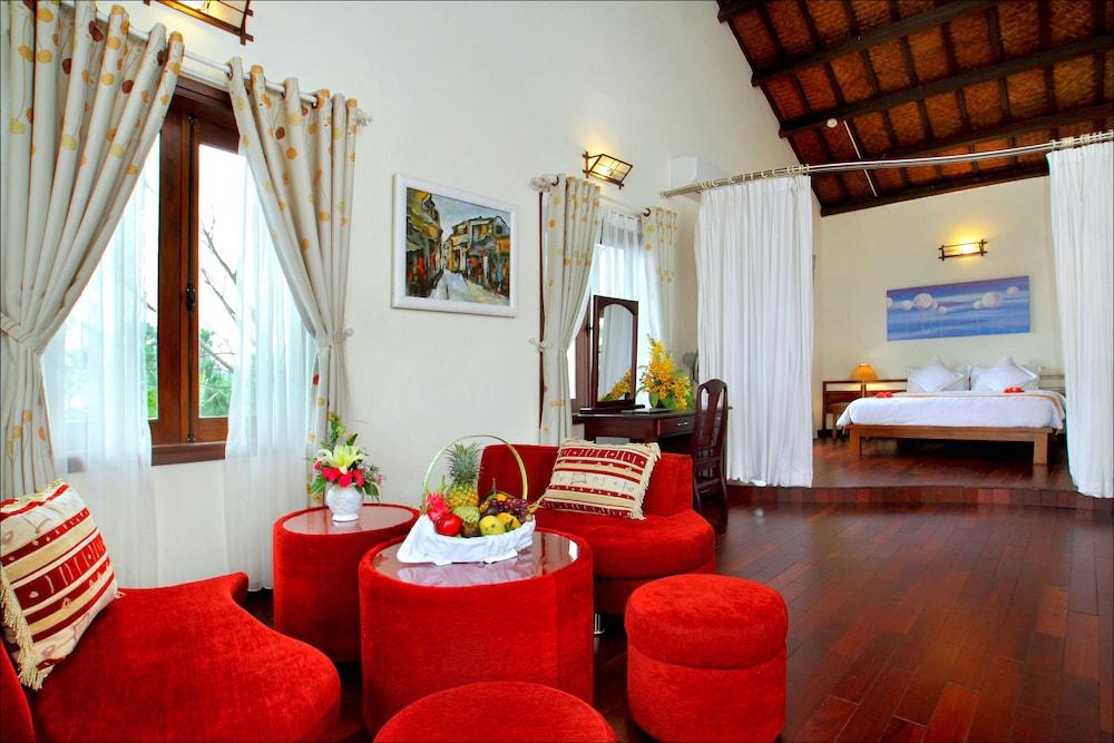 Van Lan Riviera Villas