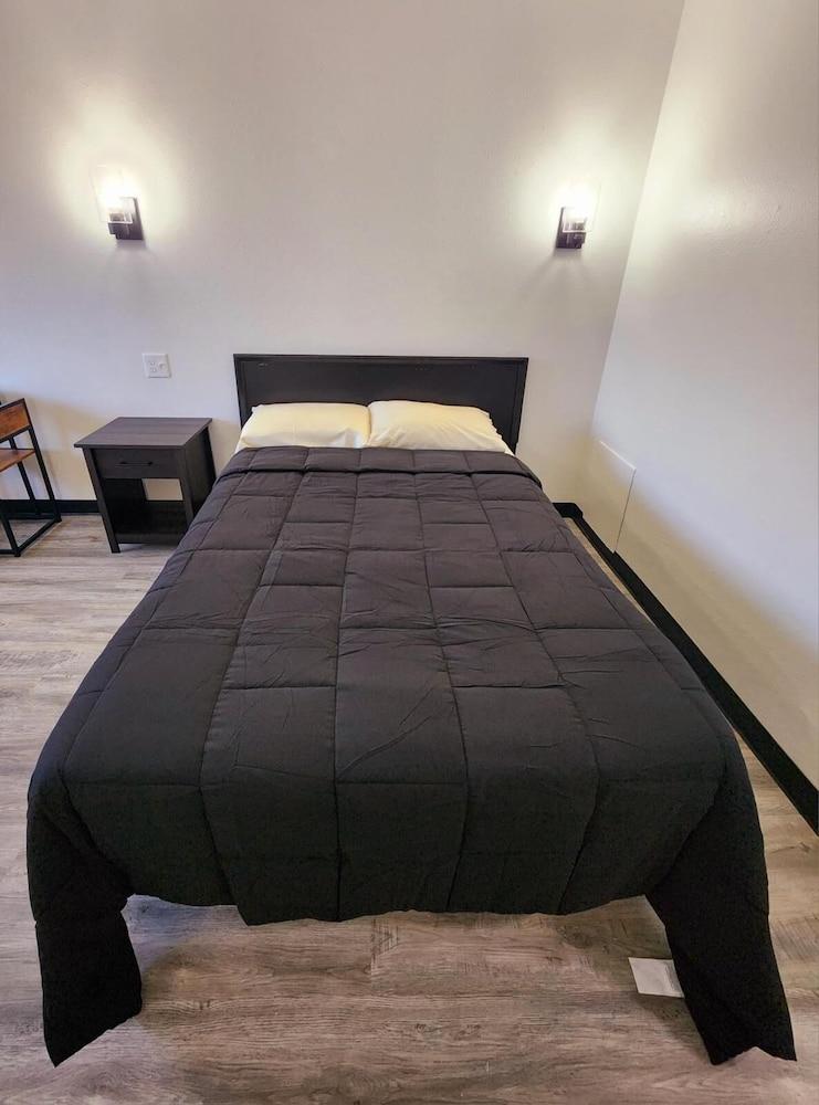 The Hastings Inn Salina