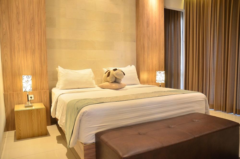 Ohara City View 5BR Villa Heated Pool and Billiard