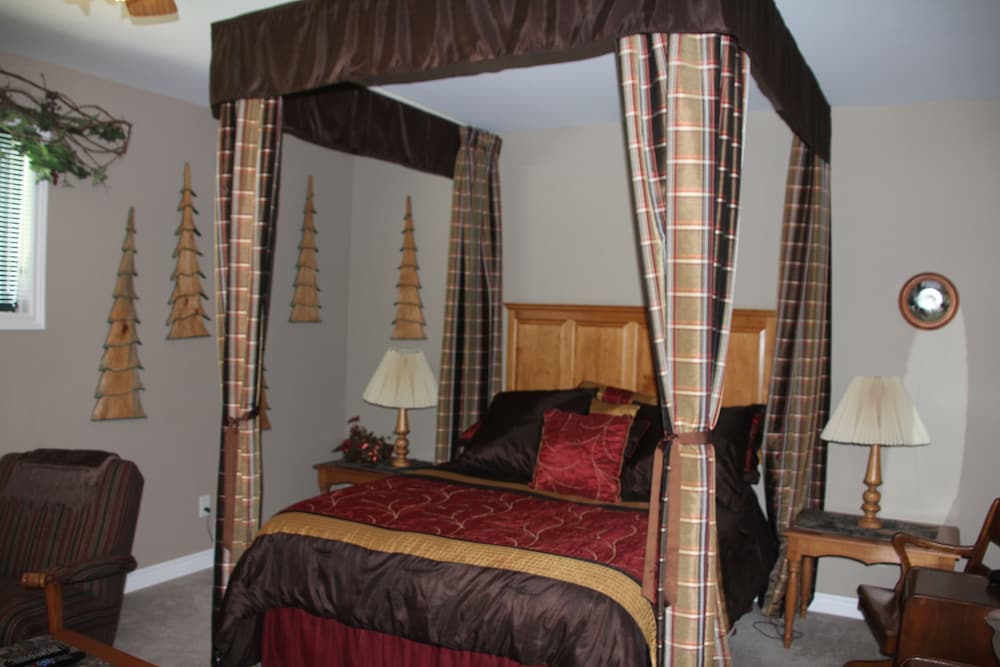 Golden Pathways Retreat and B&B