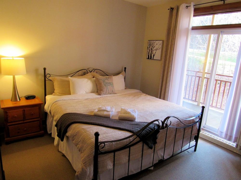 Tremblant les Eaux by Location ADP Tremblant