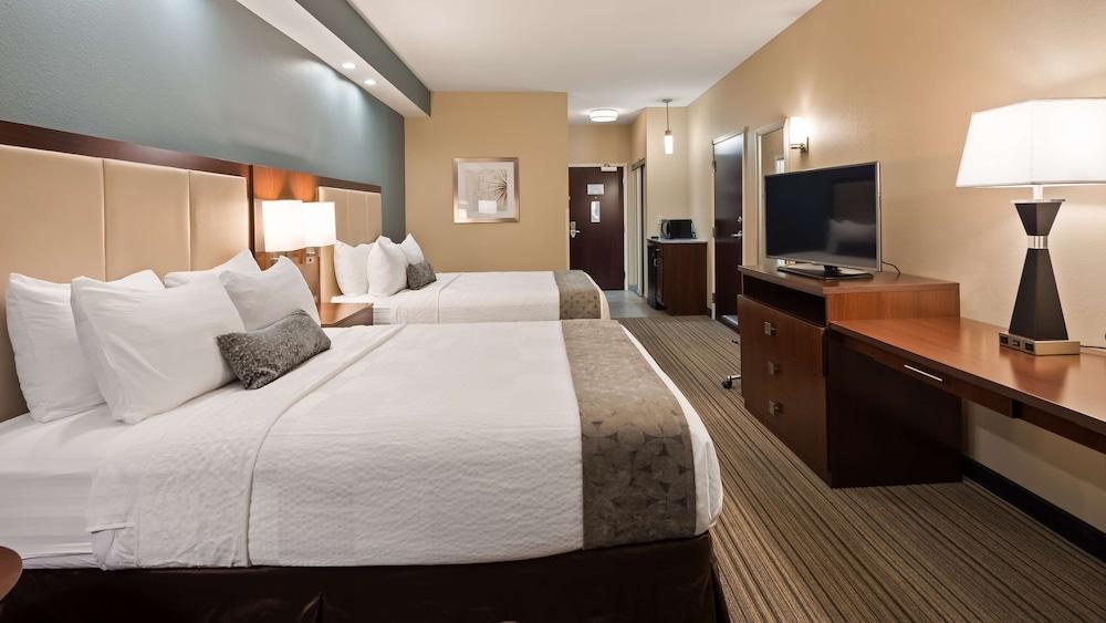 Best Western Plus Boardman Inn & Suites