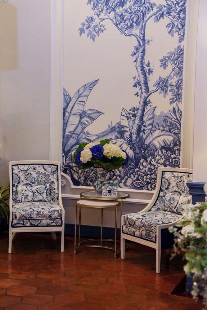 Parc Royale Suites Hotel