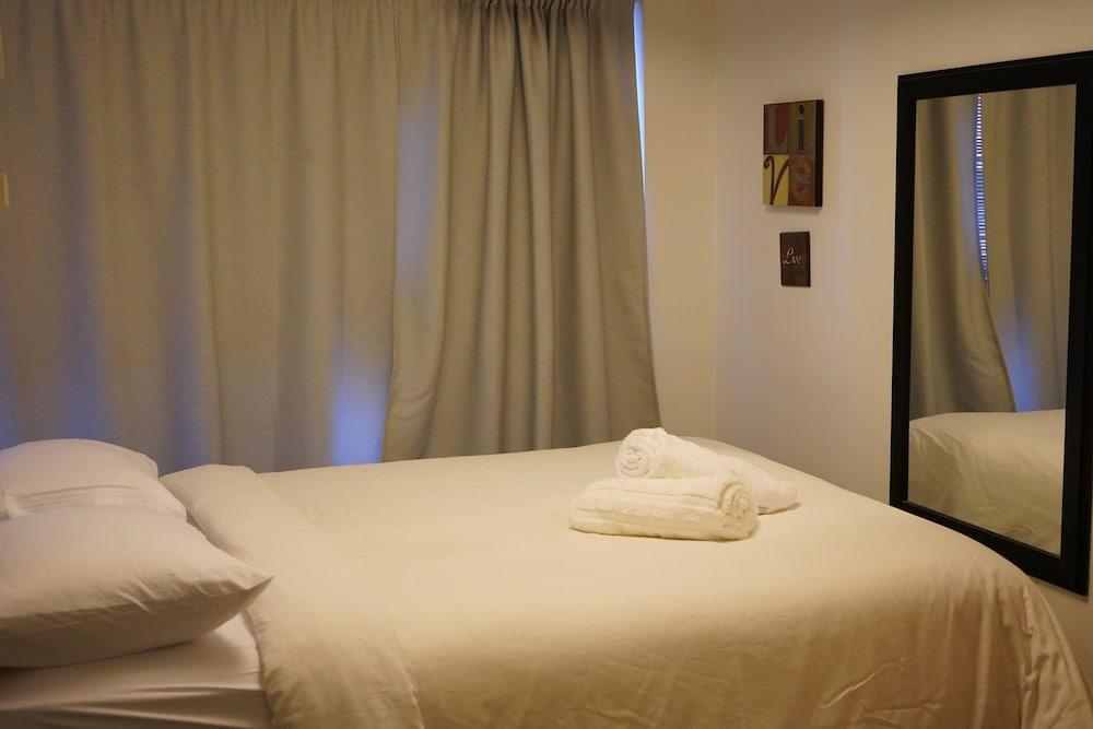 Living Suites Toronto Convention Centre