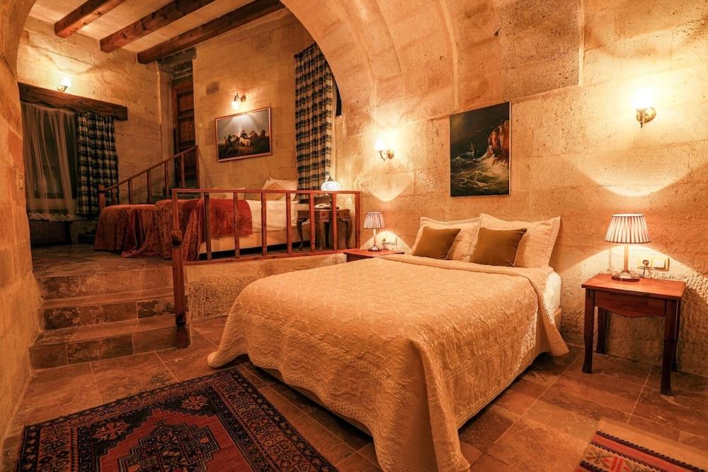 Sinasos Palace Cave Hotel