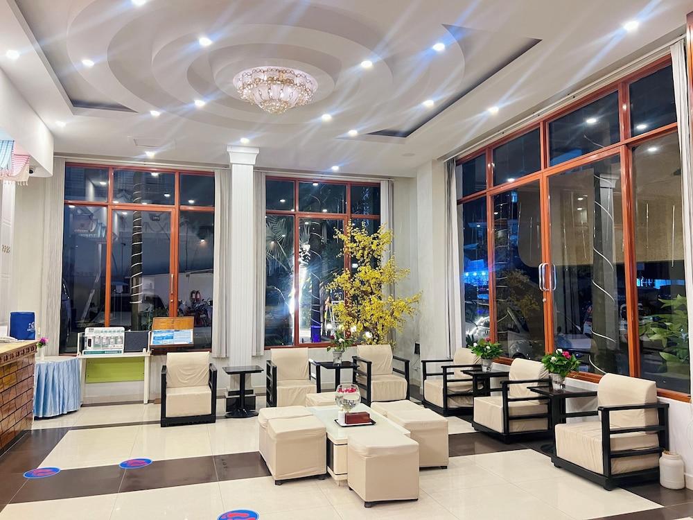 Aristocrat Residence & Hotel